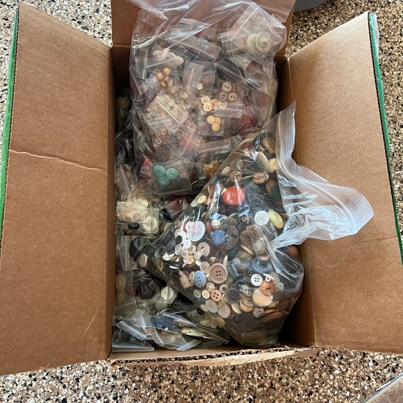 Buttons assorted - Picture 2 of 3